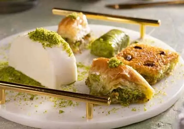 Pistachio Dessert Plate