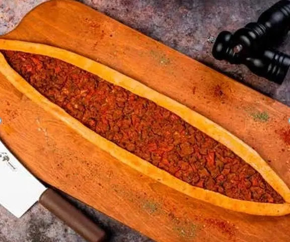Pide with Diced Beef