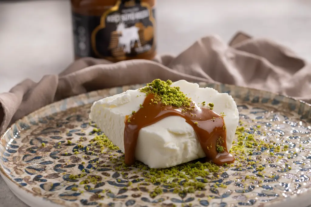 “Dövme” Ice Cream With Dulce de Leche