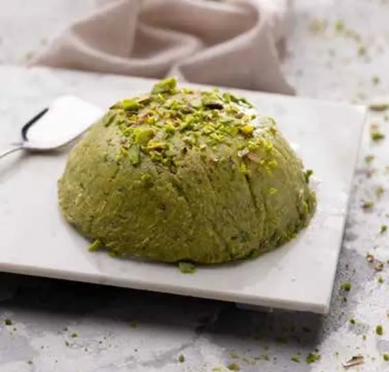 Semolina-Halva with Ice Cream and Pistachio